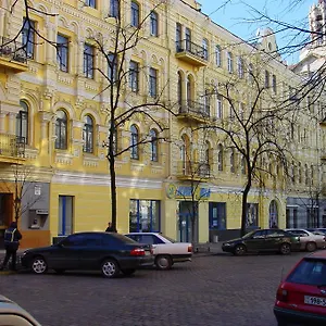On Horodetskoho 4 Киев